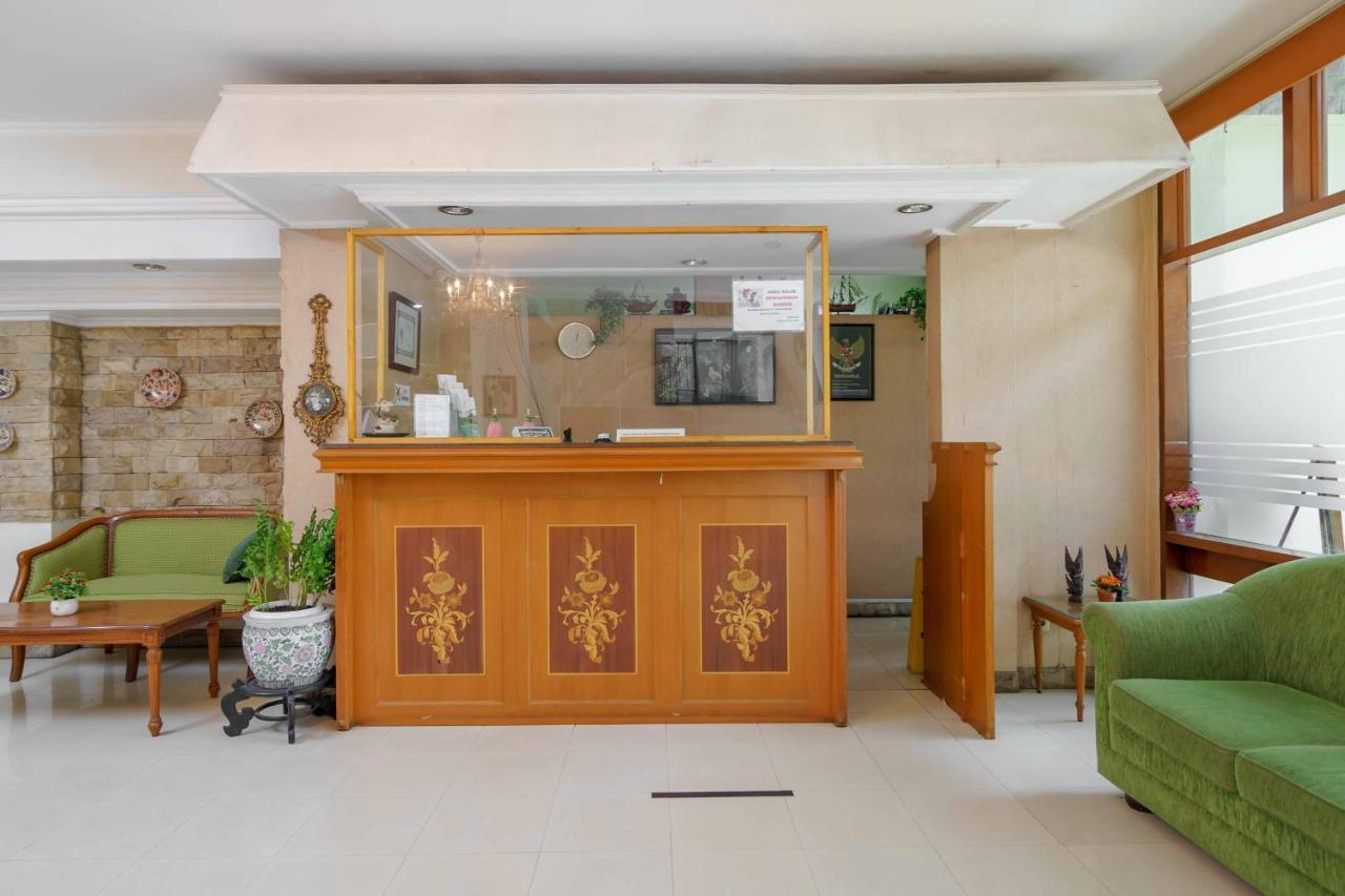 Reddoorz Plus Near Kemang Raya Jakarta Ngoại thất bức ảnh