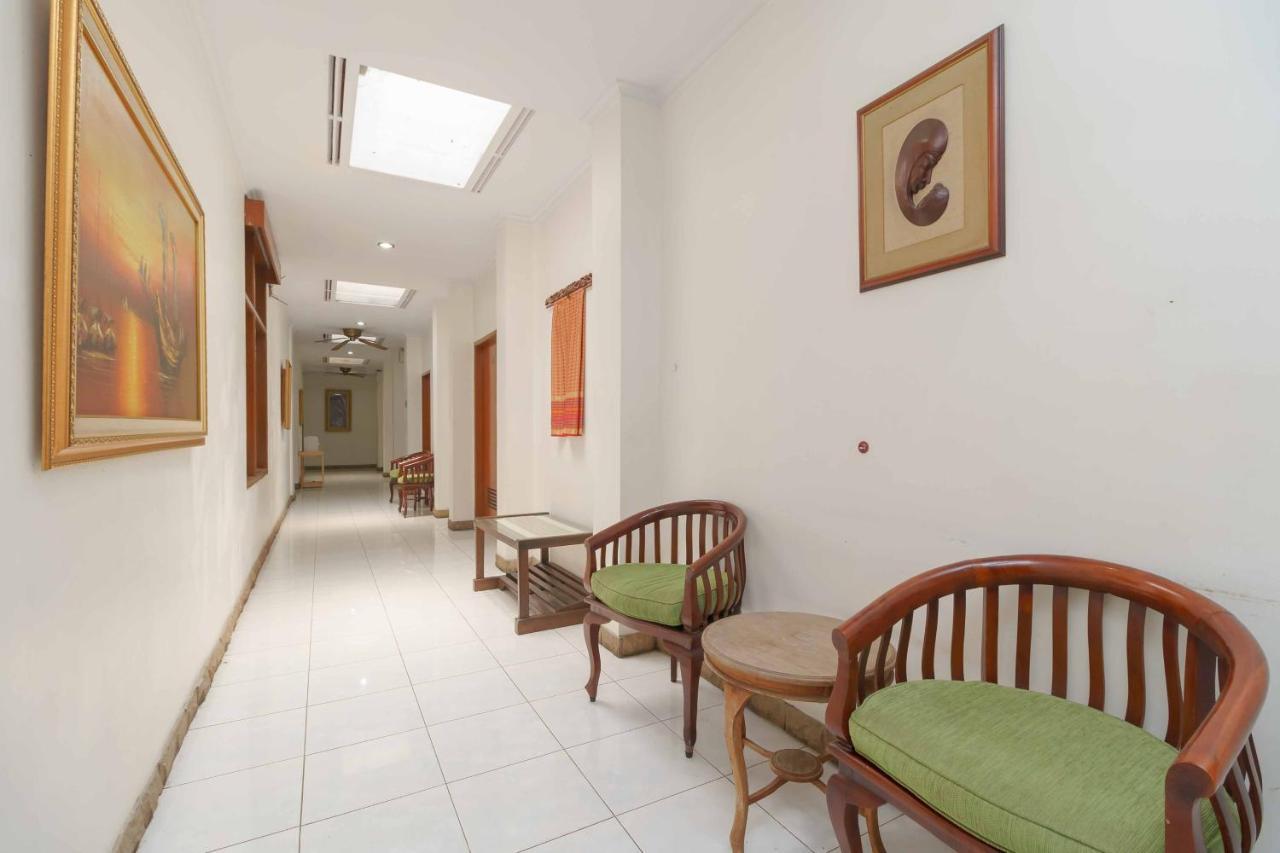 Reddoorz Plus Near Kemang Raya Jakarta Ngoại thất bức ảnh