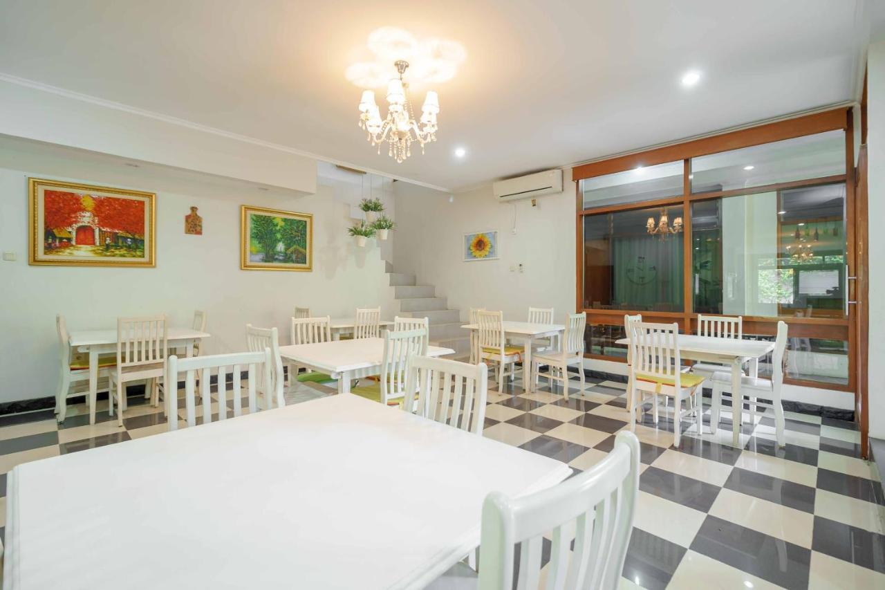 Reddoorz Plus Near Kemang Raya Jakarta Ngoại thất bức ảnh